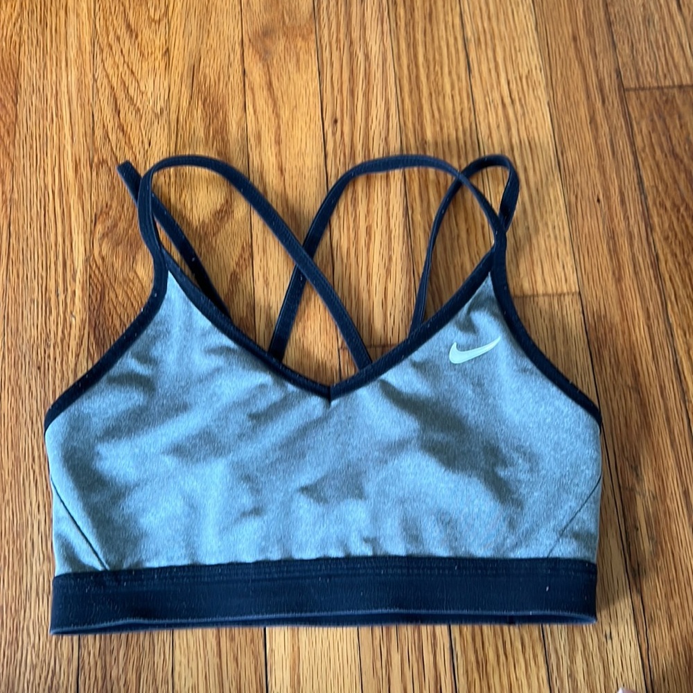 Nike sports bra size medium